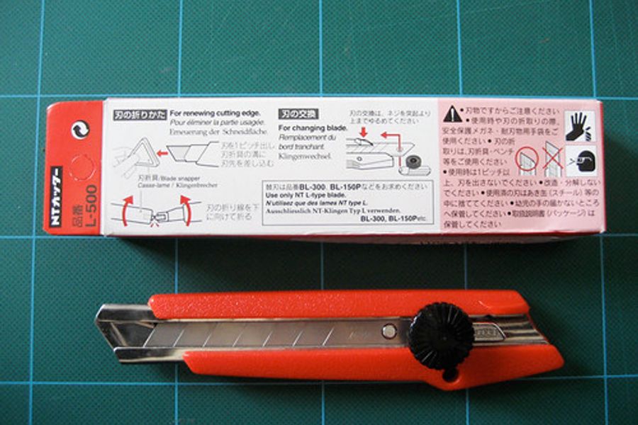 Cutter a lame segmentee avec emballage